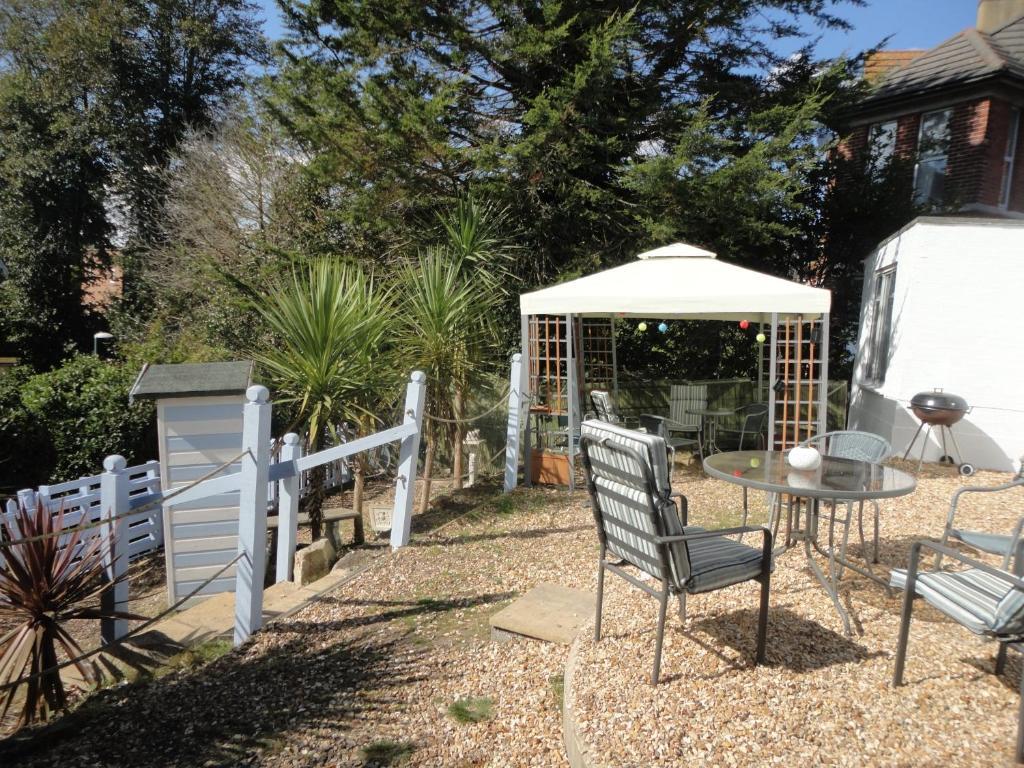 Waves In Bed & Breakfast Bournemouth Exterior foto