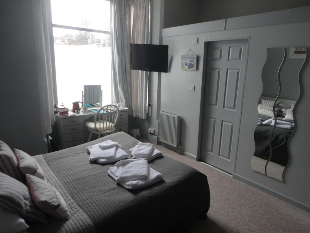 Waves In Bed & Breakfast Bournemouth Exterior foto