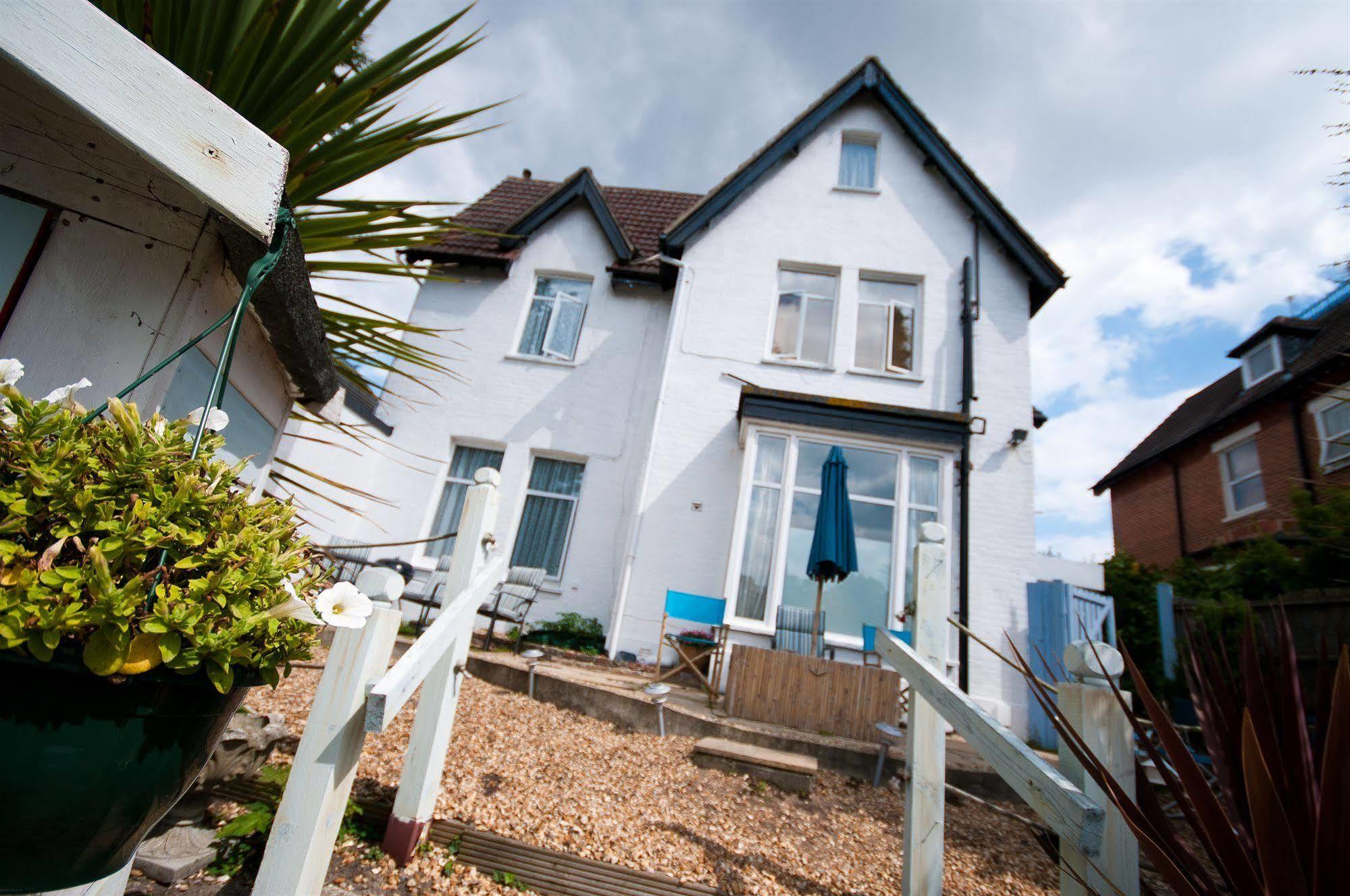 Waves In Bed & Breakfast Bournemouth Exterior foto