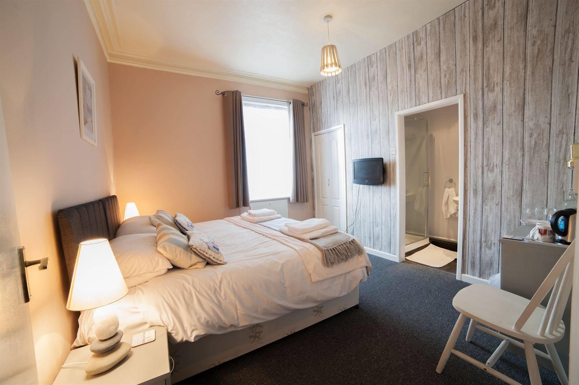 Waves In Bed & Breakfast Bournemouth Exterior foto